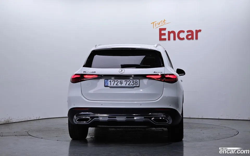Mercedes-Benz GLC-Class GLC300 4MATIC 2025 — thumbnail 4