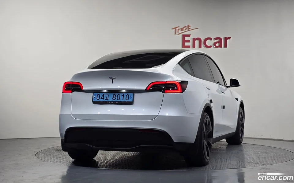 Tesla Model Y RWD 2023 — thumbnail 4