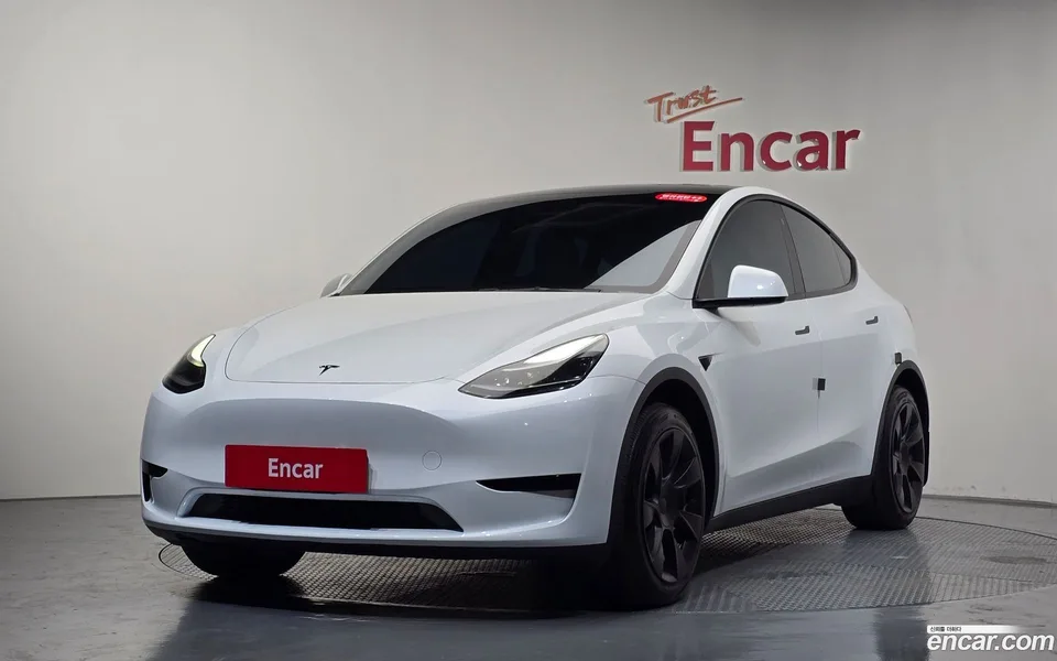 Tesla Model Y RWD 2023 — photo 1, buy with delivery to Moscow