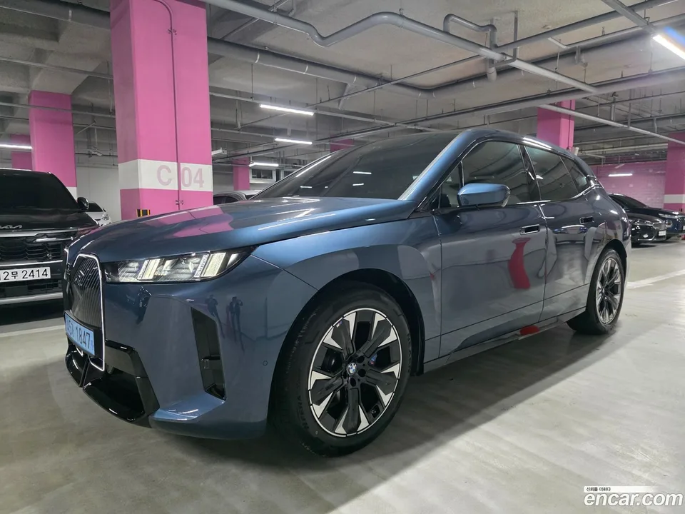 BMW iX xDrive45 M 2026 — thumbnail 3