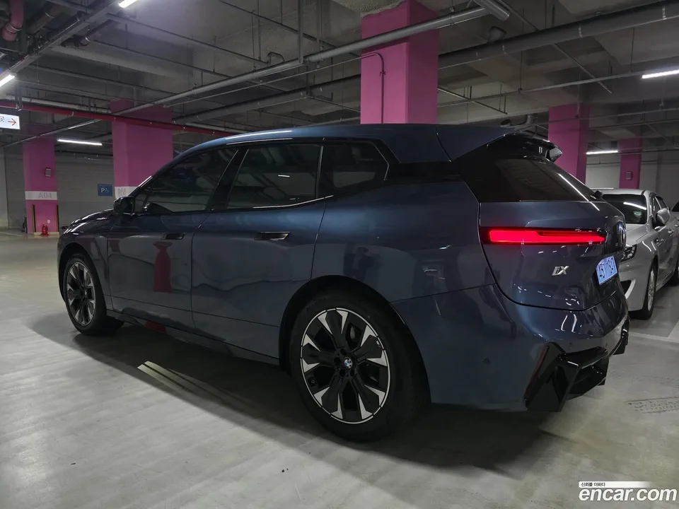 BMW iX xDrive45 M 2026 — thumbnail 4