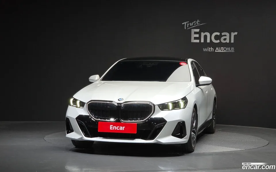 BMW 5 Series 520i 2025 — thumbnail 3