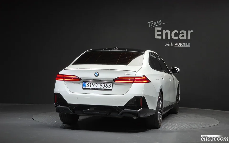 BMW 5 Series 520i 2025 — thumbnail 4