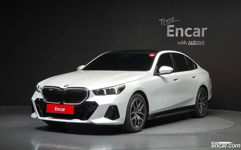 BMW 5 Series 520i 2025 — photo 1, buy with delivery to Moscow