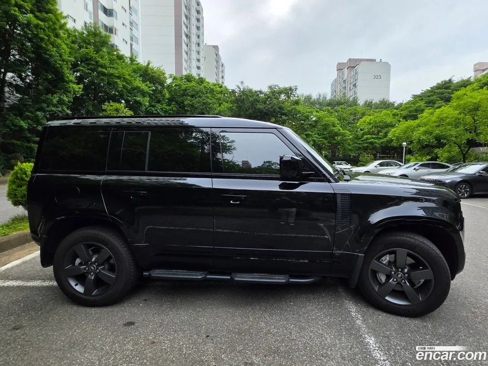 Land Rover Defender 110 D300 X- HSE 2025 — thumbnail 3
