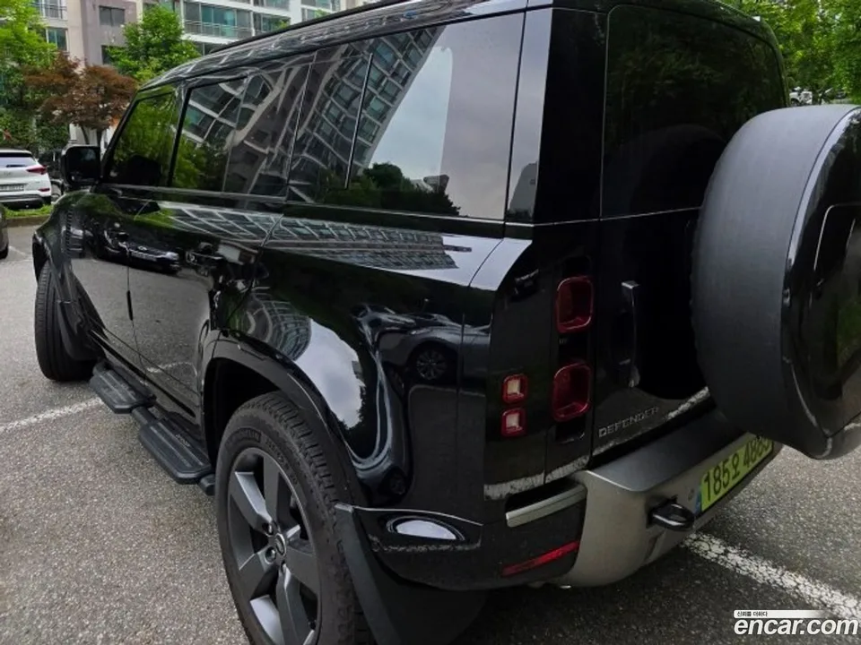 Land Rover Defender 110 D300 X- HSE 2025 — thumbnail 4