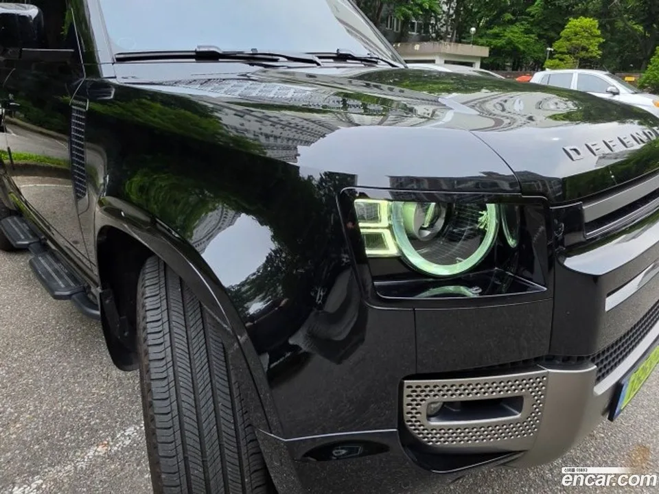 Land Rover Defender 110 D300 X- HSE 2025 — thumbnail 5