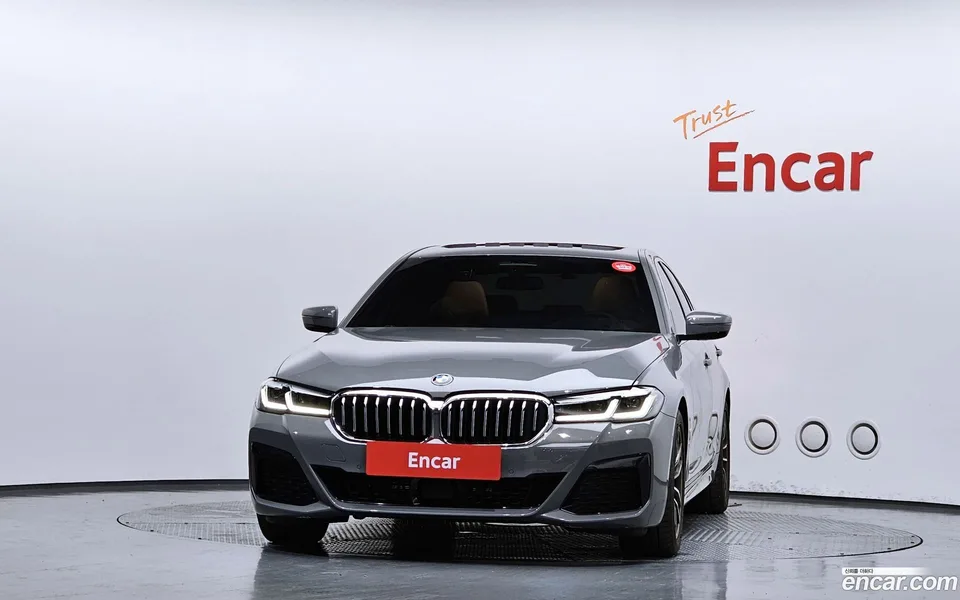 BMW 5 Series 520i M 2022 — thumbnail 3