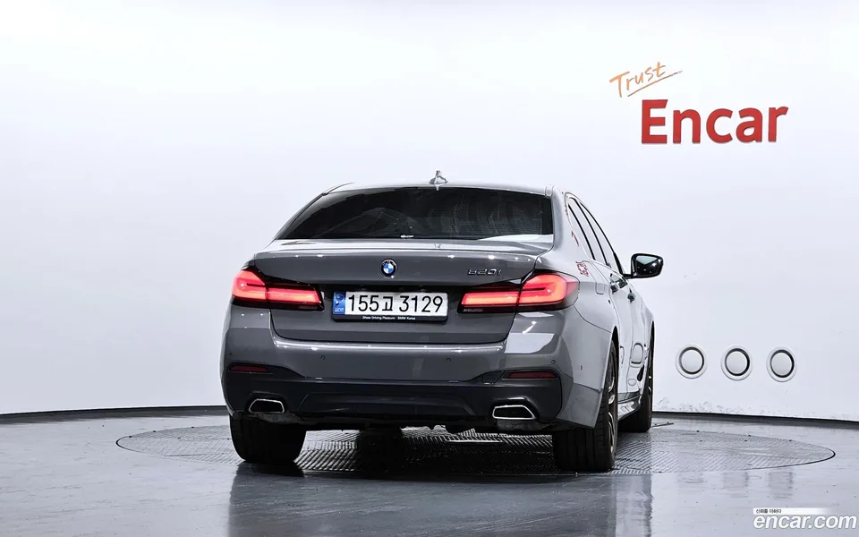 BMW 5 Series 520i M 2022 — thumbnail 4
