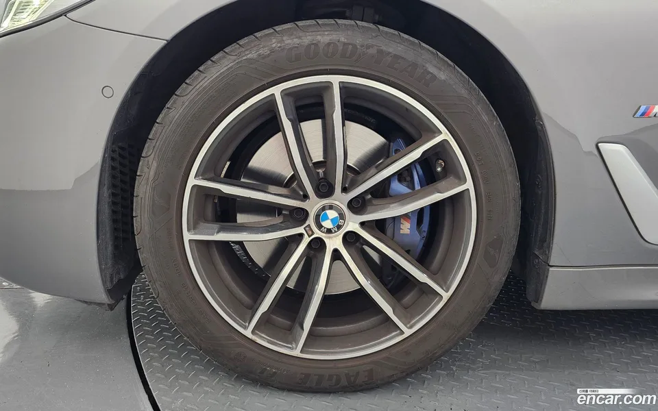 BMW 5 Series 520i M 2022 — thumbnail 5