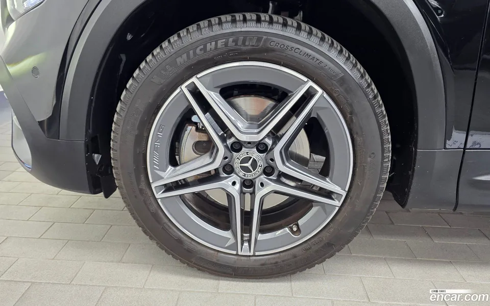 Mercedes-Benz GLB-Class GLB250 4MATIC 2023 — thumbnail 5
