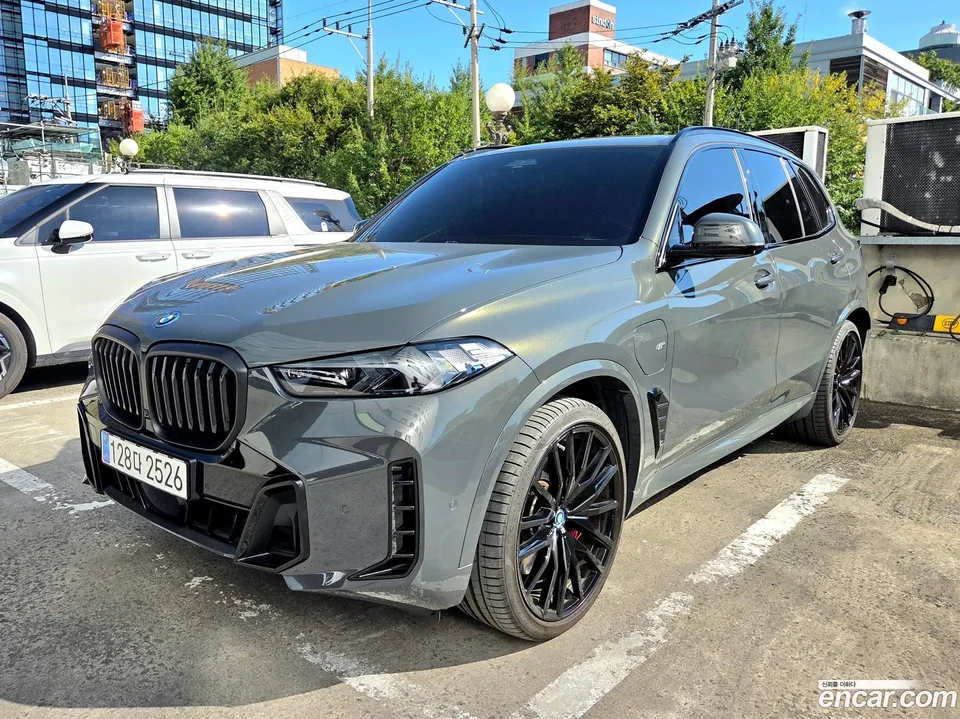 BMW X5 xDrive 50e M 2024 — photo 1, buy with delivery to Moscow