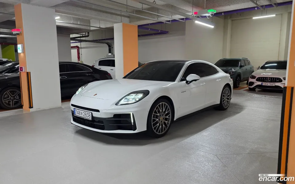 Porsche Panamera (976) 2.9 AWD E- 2024 — photo 1, buy with delivery to Moscow