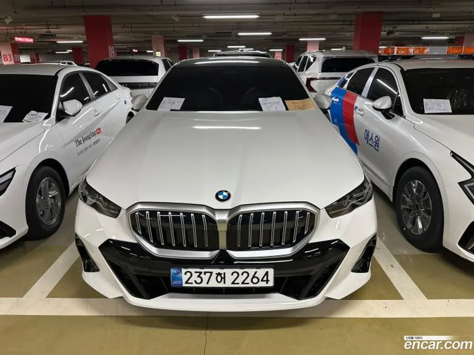 BMW 5 Series 520i M 2026 — photo 1, buy with delivery to Moscow