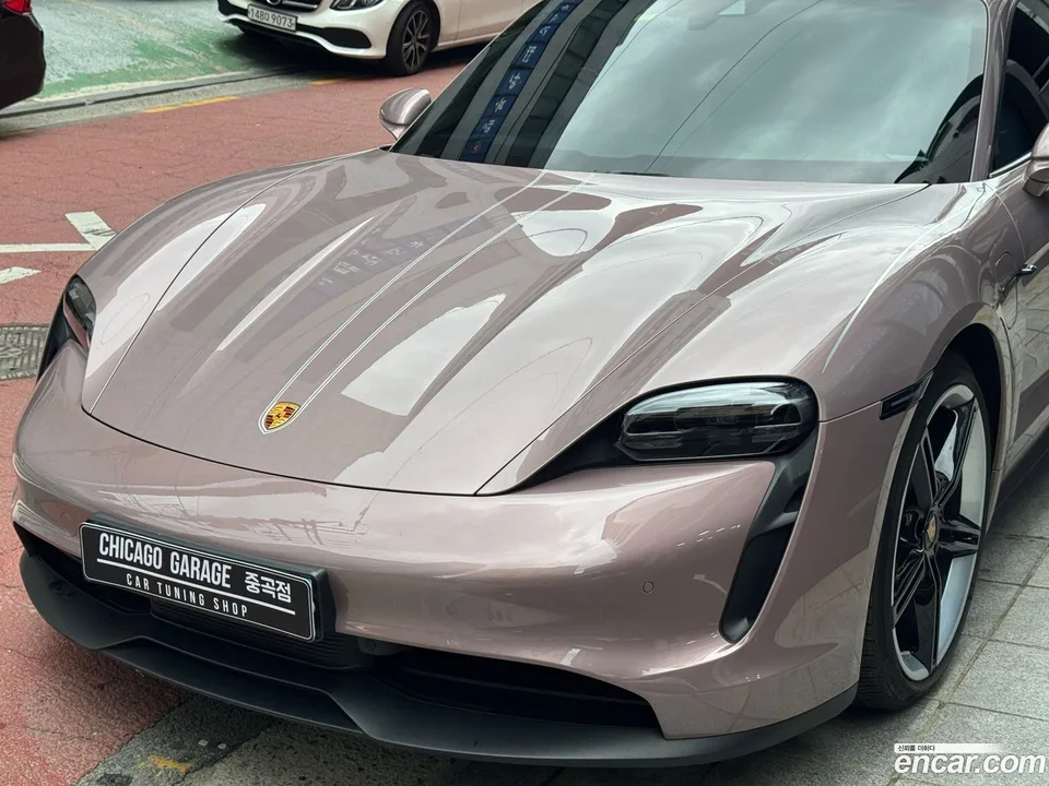 Porsche Taycan 2022