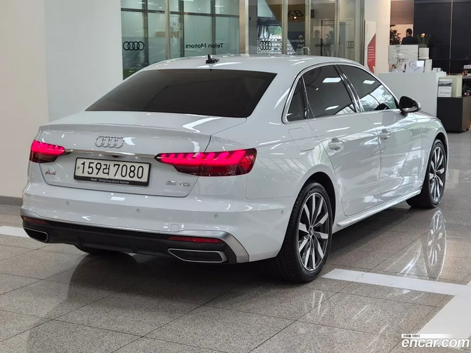 Audi A4 35 TDI 2023 — thumbnail 2