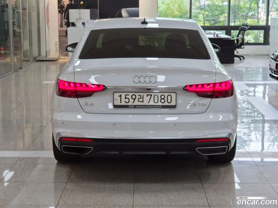 Audi A4 35 TDI 2023 — thumbnail 4
