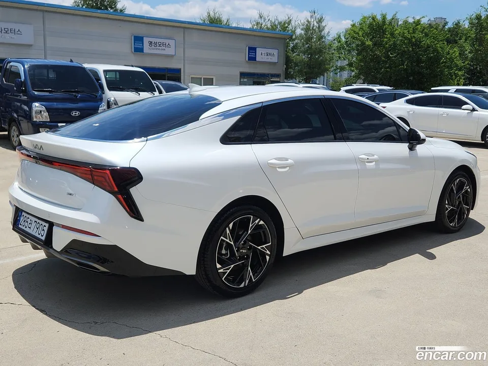 Kia K5 Hybrid 2024 — thumbnail 2