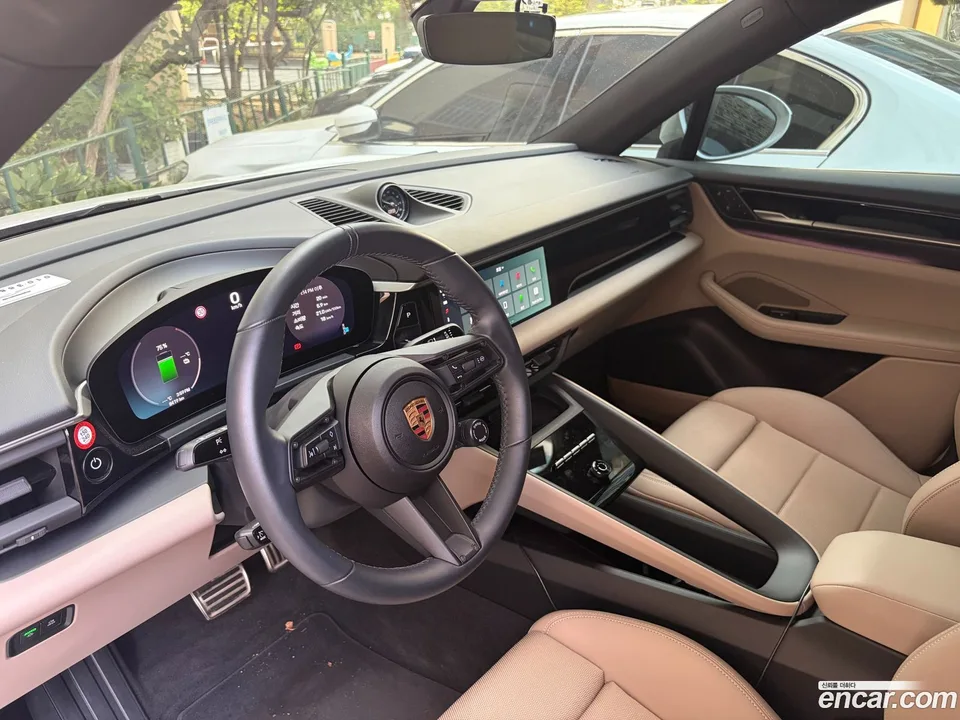 Porsche Macan Electric 4S 2025 — thumbnail 2