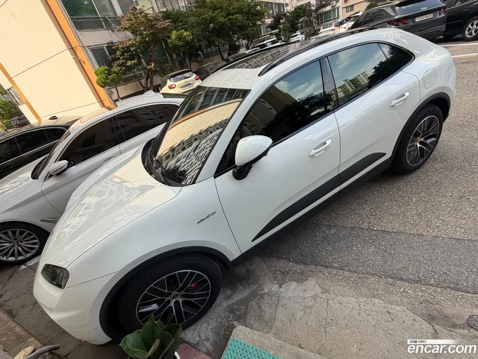 Porsche Macan Electric 4S 2025 — thumbnail 4
