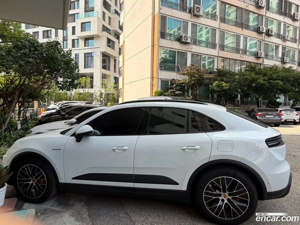 Porsche Macan Electric 4S 2025 — photo 1, buy with delivery to Moscow