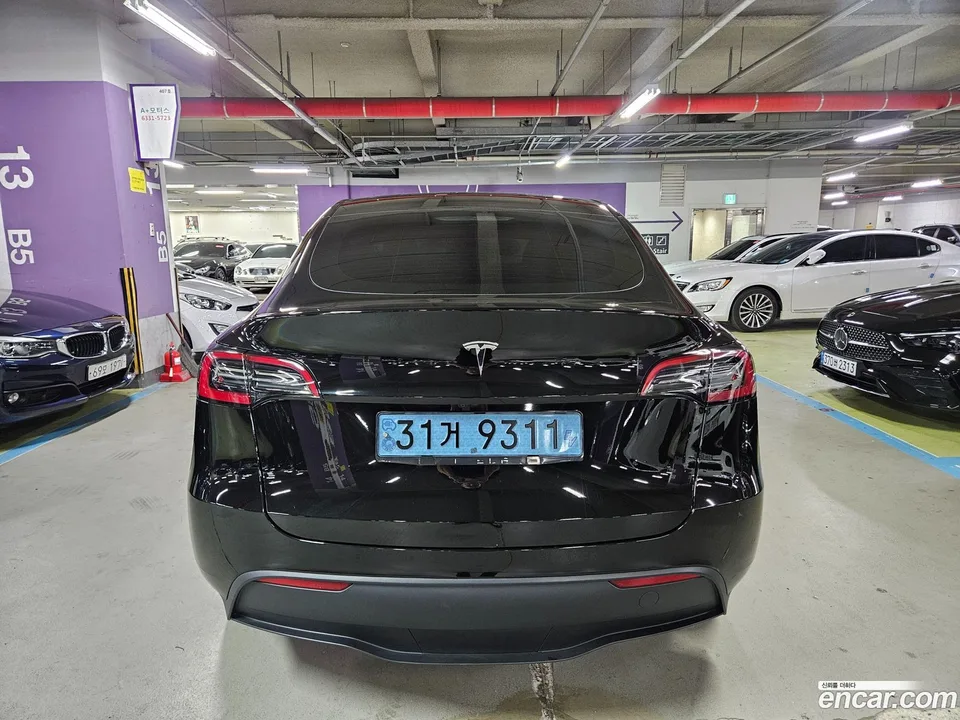 Tesla Model Y RWD 2023 — thumbnail 2