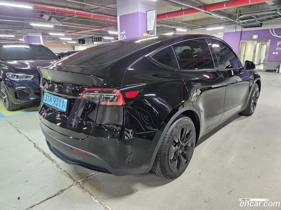 Tesla Model Y RWD 2023 — thumbnail 4