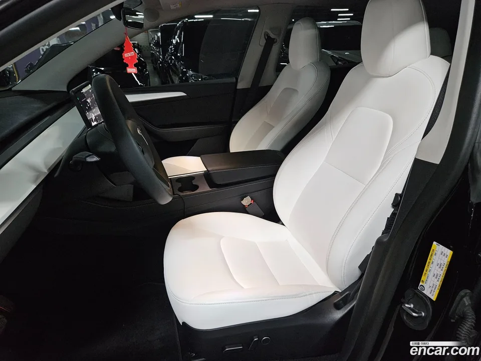Tesla Model Y RWD 2023 — photo 1, buy with delivery to Moscow