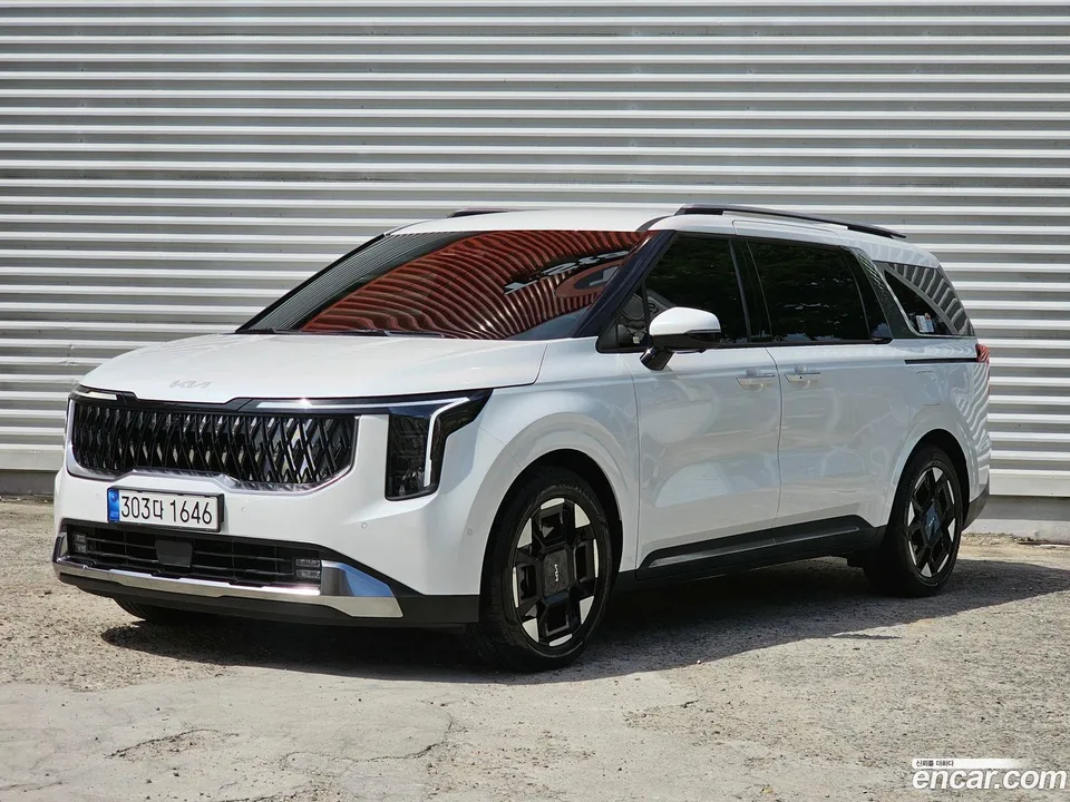 Kia Carnival 9 2024 — thumbnail 3
