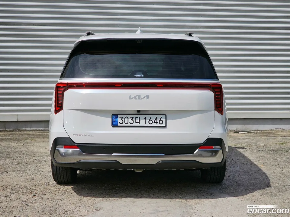 Kia Carnival 9 2024 — thumbnail 4