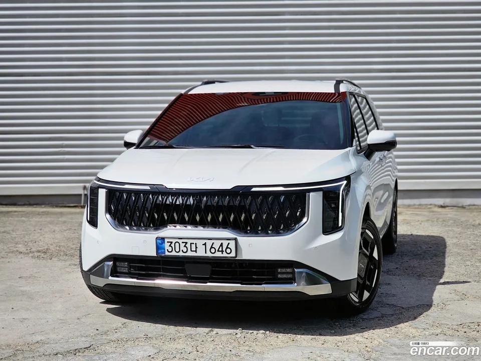 Kia Carnival 9 2024 — photo 1, buy with delivery to Moscow