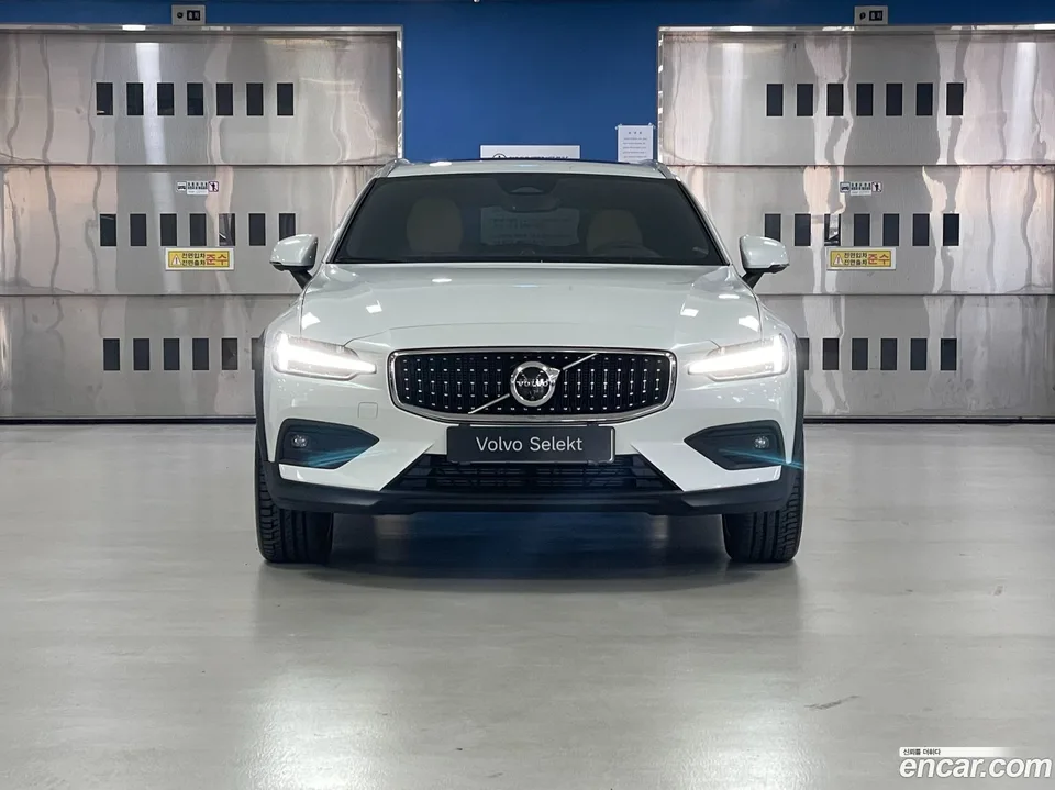 Volvo V60 Cross Country B5 AWD 2026 — thumbnail 3