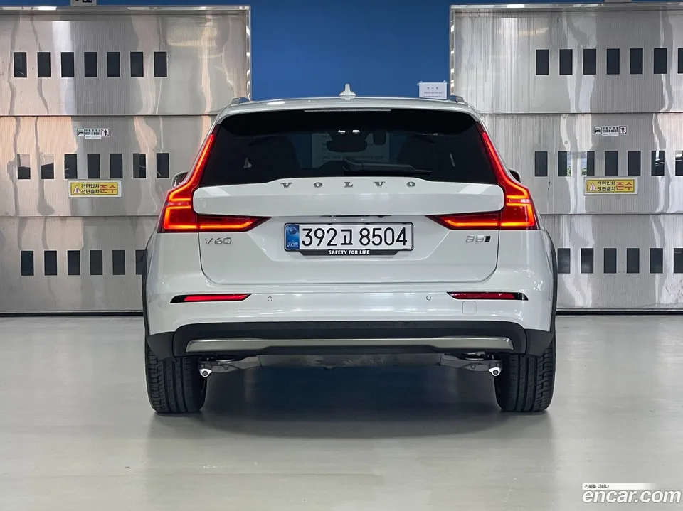 Volvo V60 Cross Country B5 AWD 2026 — thumbnail 4