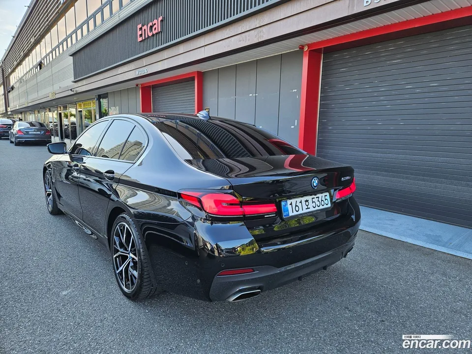 BMW 5 Series 530e M 2023 — thumbnail 4