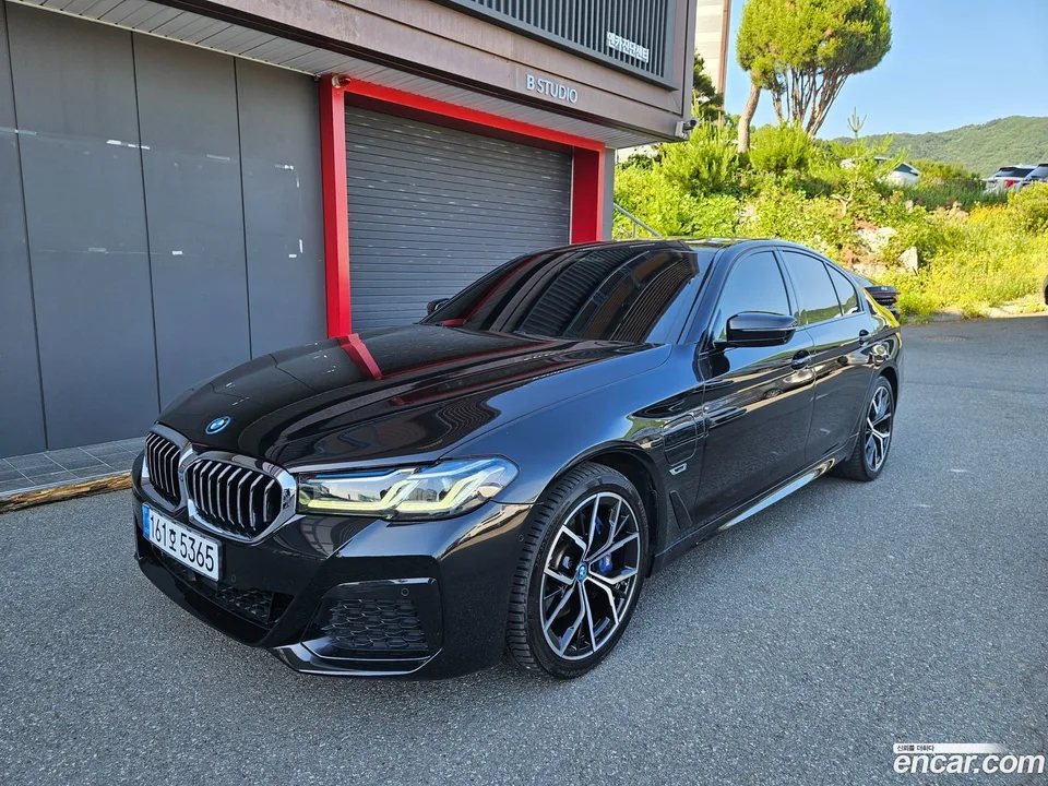 BMW 5 Series 530e M 2023 — photo 1, buy with delivery to Moscow