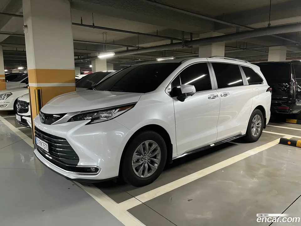 Toyota Sienna 2.5 AWD 2025 — photo 1, buy with delivery to Moscow
