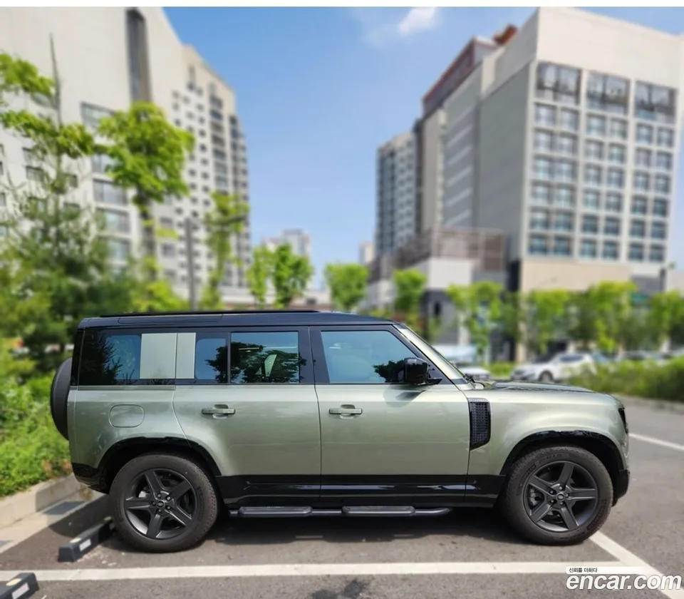 Land Rover Defender 110 P300 X- SE 2024 — thumbnail 3