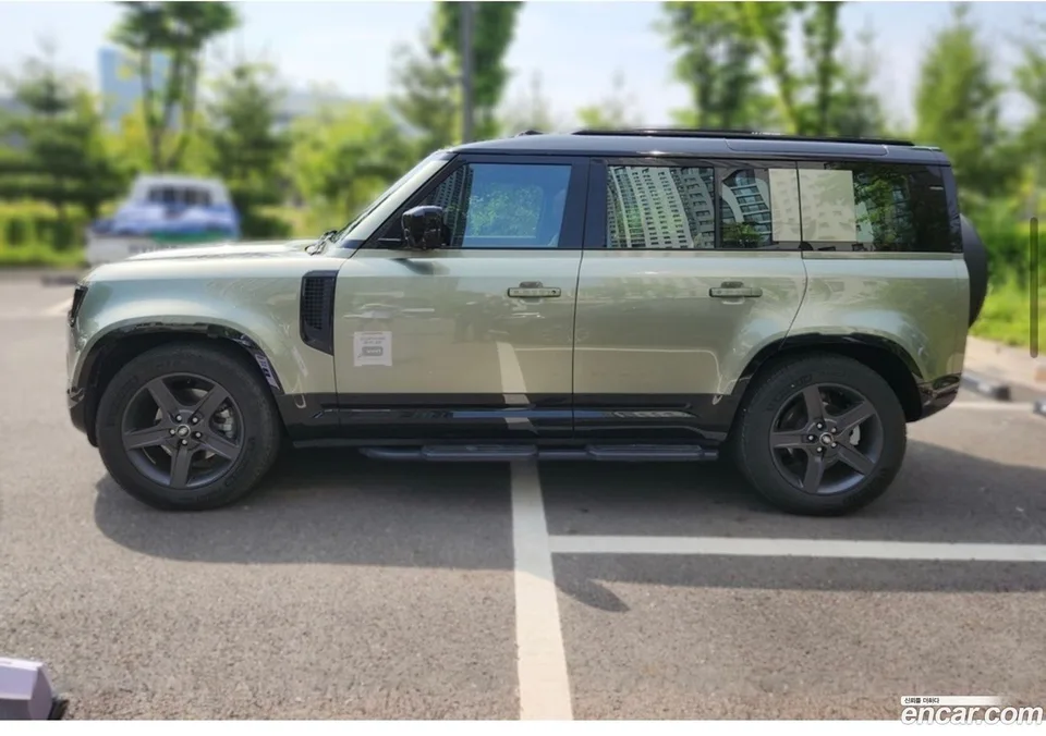 Land Rover Defender 110 P300 X- SE 2024 — thumbnail 4