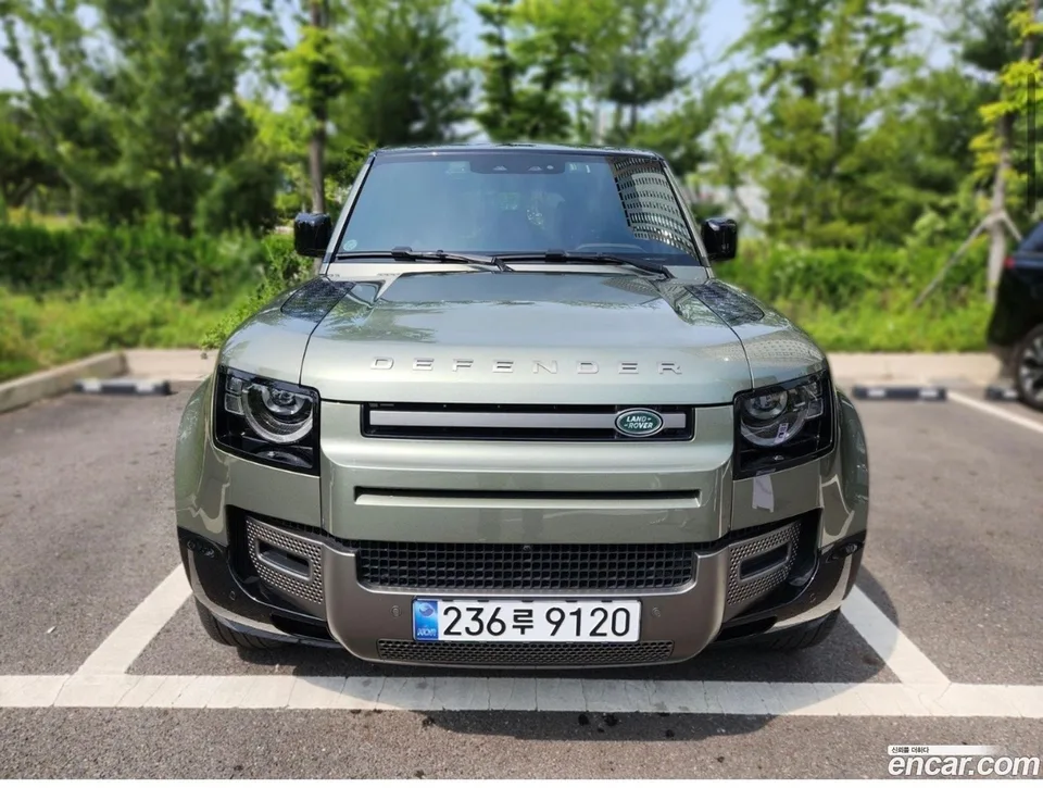 Land Rover Defender 110 P300 X- SE 2024 — photo 1, buy with delivery to Moscow