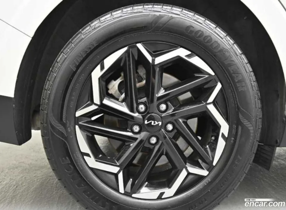 Kia Carnival 9 2023 — thumbnail 4