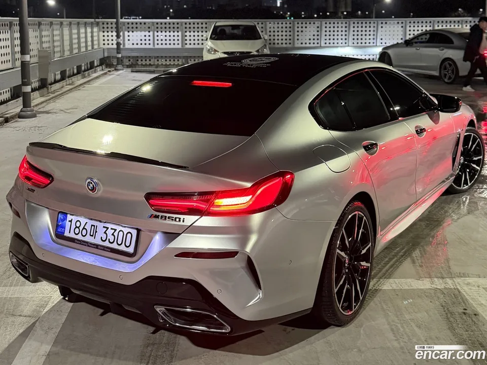 BMW 8 Series M850i xDrive 2023 — thumbnail 4