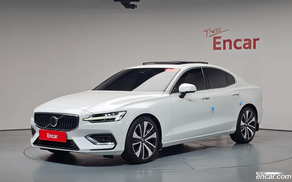 Volvo S60 B5 2023 — фото 1, купить с доставкой в Москву
