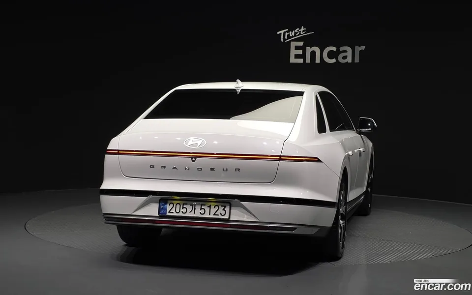 Hyundai Grandeur Hybrid 2023 — thumbnail 4