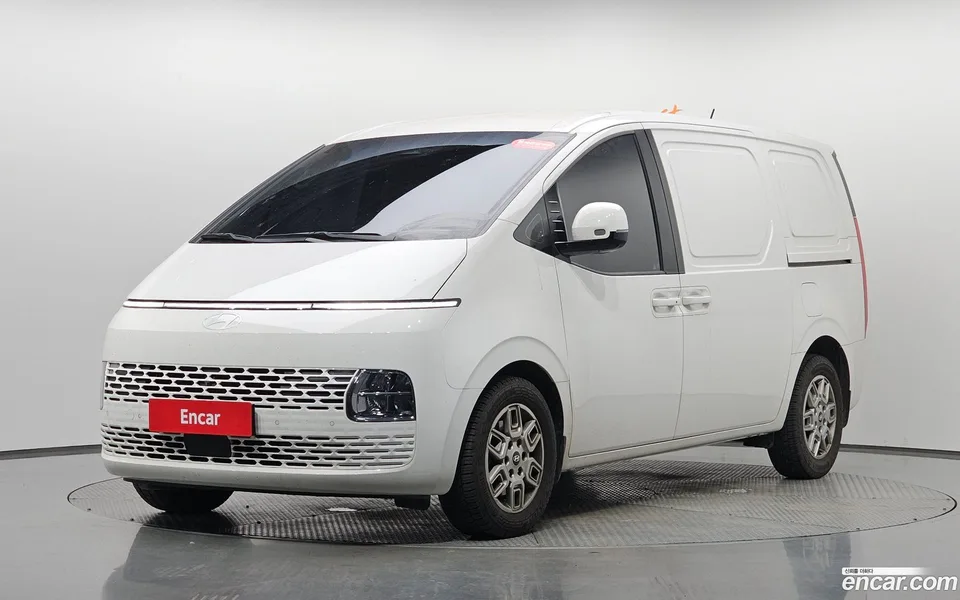 Hyundai Staria L3.5 3 2025 — photo 1, buy with delivery to Moscow