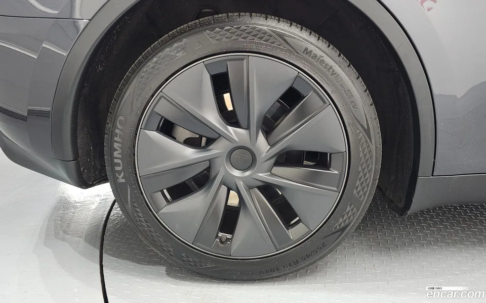 Tesla Model Y RWD 2024 — thumbnail 5