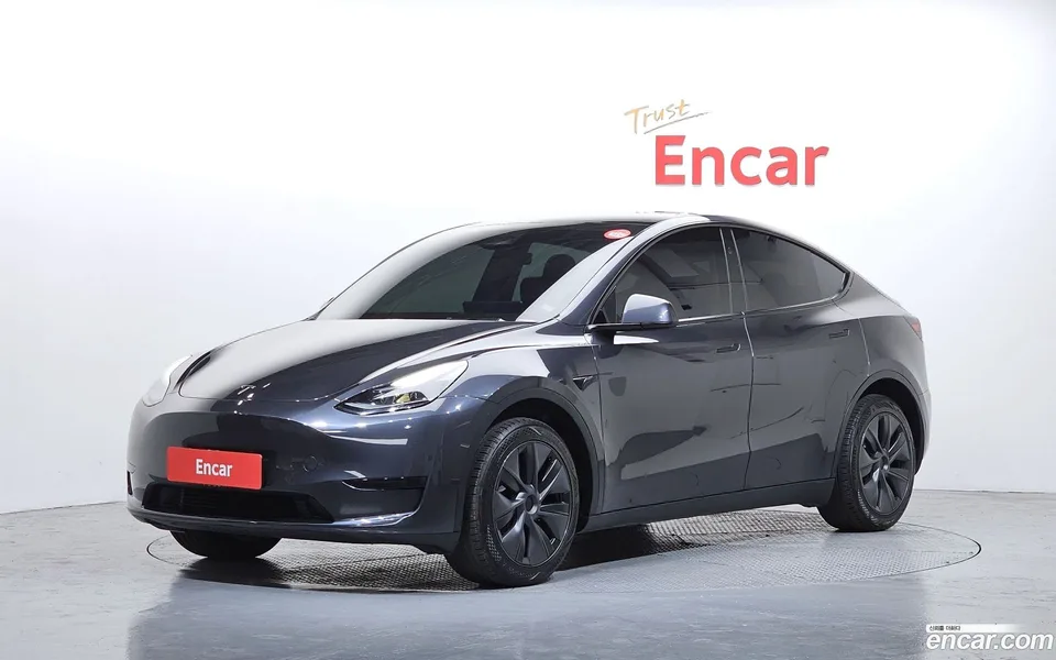 Tesla Model Y RWD 2024 — photo 1, buy with delivery to Moscow