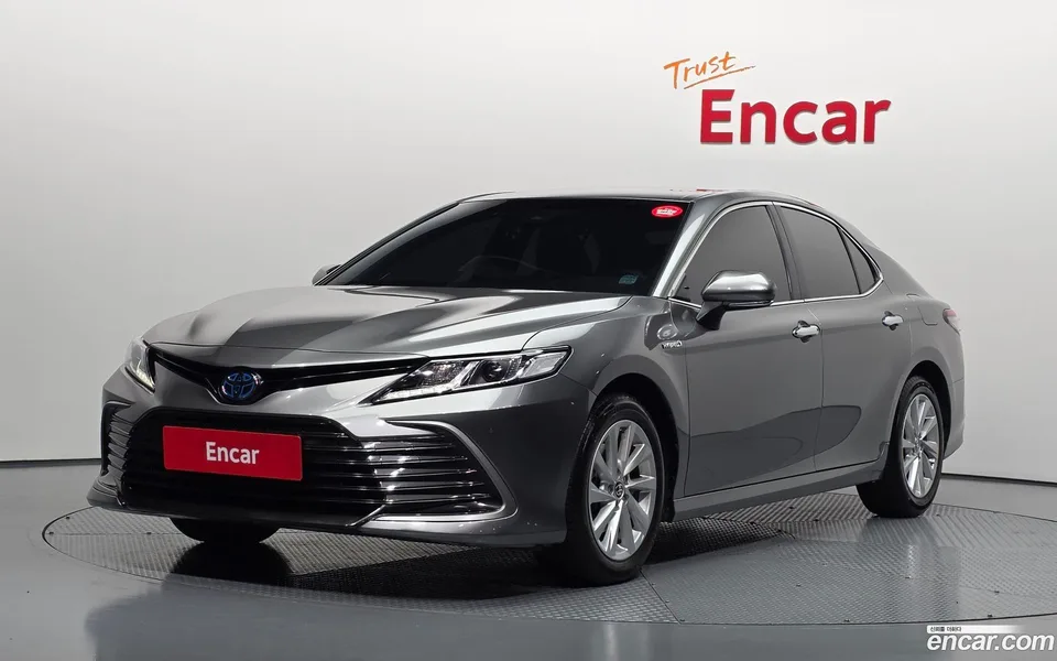 Toyota Camry 2.5 LE 2022 — photo 1, buy with delivery to Moscow