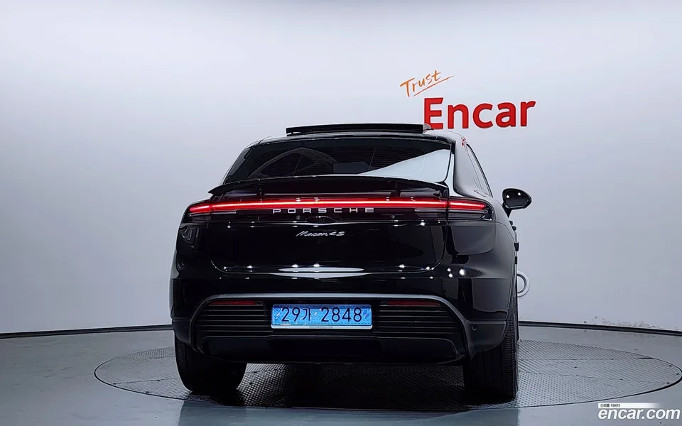 Porsche Macan Electric 4S 2025 — миниатюра 4