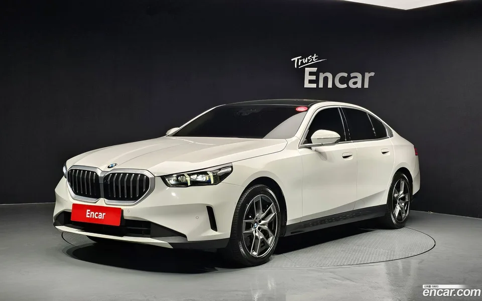 BMW 5 Series 530i xDrive 2023 — photo 1, buy with delivery to Moscow