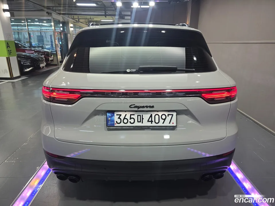 Porsche Cayenne 3.0 E- 2023 — thumbnail 4